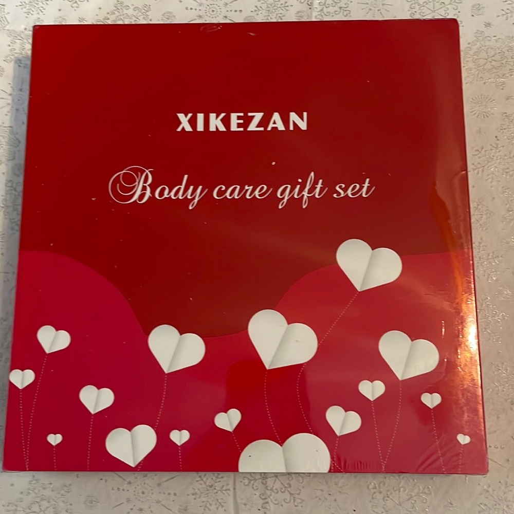 NWT Xikezan body care gift set